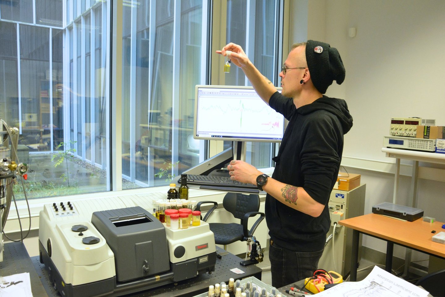  FTMC Optoelektronikos skyriaus fizikas dr. Mindaugas Karaliūnas.<br> FTMC nuotr.