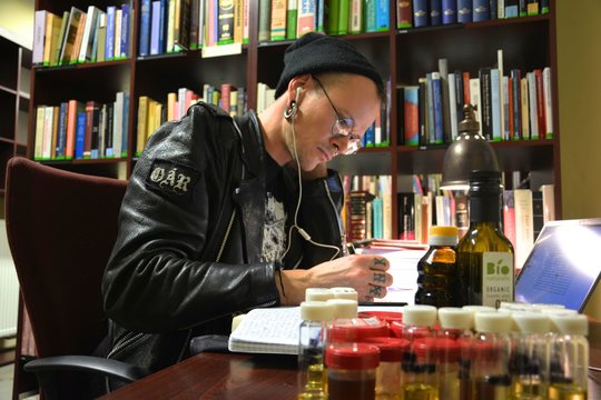 Tarptautinėje knygoje – lietuvio mokslininko parašytas skyrius: terahercų bangomis tyrinėjo aliejus ir alyvas