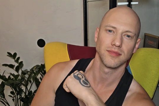 Sasha Song ir Fanatico suvienijo jėgas: pristato atnaujintą „Emotion“ hito versiją