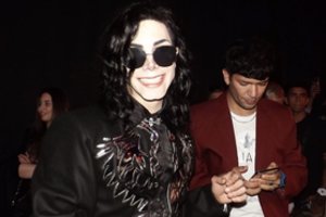 Kino teatruose dar nepasirodęs filmas apie M. Jacksoną jau pagerino rekordus: per parą – daugiau nei 116 mln. peržiūrų