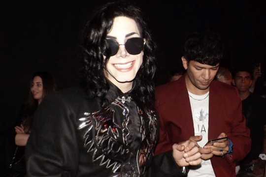 Kino teatruose dar nepasirodęs filmas apie M. Jacksoną jau pagerino rekordus: per parą – daugiau nei 116 mln. peržiūrų