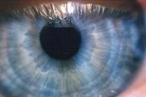 Naujai išrastas „tinklainės e-popierius“ žada vaizdus, neatskiriamus nuo realybės