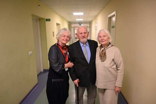 Panevėžio ligoninėje pagerbtas 90-metį švenčiantis gydytojas P. Knizikevičius