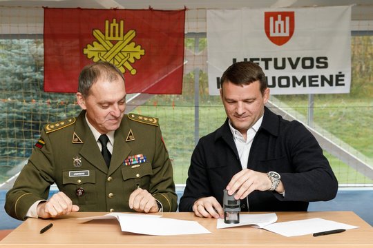 Pulkininkas A. Jasinskas apie bendradarbiavimą su imtynių federacija: pagrindinis siekis – kartu ugdyti karį