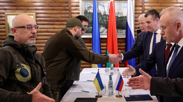 Rusija kalba apie nepakitusią poziciją ir norą atnaujinti derybas: esą viskas priklauso nuo Ukrainos