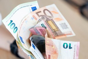 Sukčiai toliau siaučia, iš gyventojų sąskaitų nesustoja plaukti tūkstančiai eurų