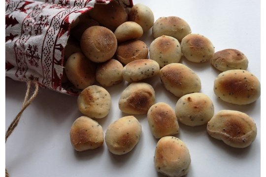 Kepyklose jau dvelkia kūčiukų kvapas: už šventinį skanėstą pirkėjams teks mokėti brangiau