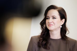 Premjerė siūlo pervadinti vaiko priežiūros atostogas: skelbs konkursą