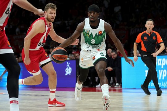 „Žalgirio“ pergalių serija Eurolygoje subyrėjo po negailestingo „Olympiakos“ nokauto ir K. Evanso traumos
