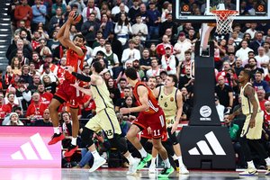 Be atleisto trenerio likusi „Barcelona“ Eurolygoje palaužė savo trenerio neturėjusį „Bayern“