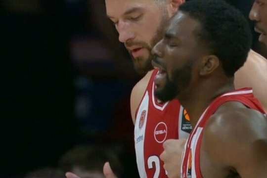 Neviltis – 533 dienas traumas besigydęs K. Evansas Eurolygoje sužaidė 2 minutes ir vėl nusiplėšė Achilo sausgyslę