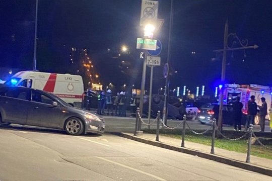 Kauno centre susidūrus automobiliams, vienas jų apvirto ant stogo