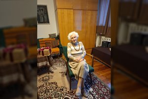 100-metė dailininko Eduardo Jurėno našlė rašo knygas ir kuria haiku