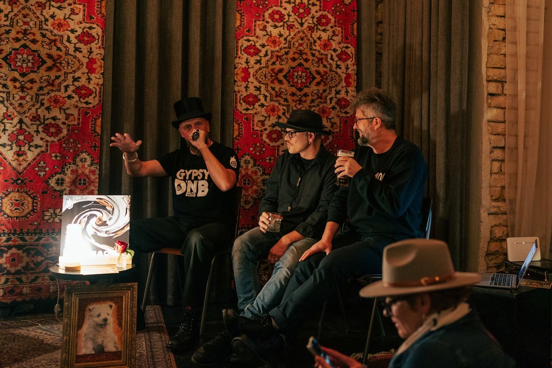 „Baltic Balkan“ surengė vakarėlį: pristatytas vinilas ir artėjanti „valstybinė šventė“