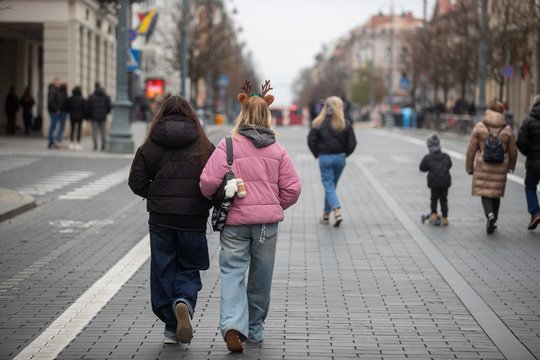 Oras vis labiau subjurs ir vės: numatomas lietus ir šlapdriba