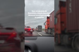 Dėl avarijos autostradoje netoli Kauno buvo sustojęs eismas