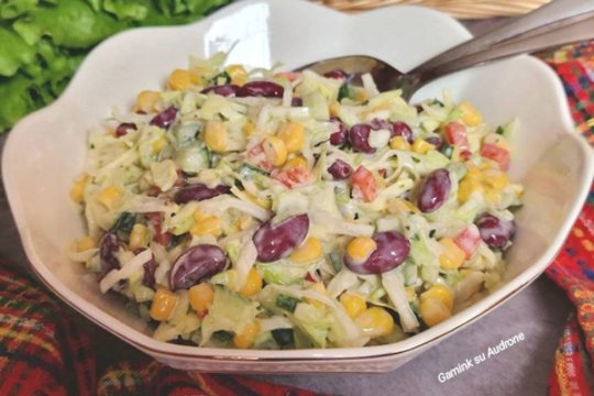 Šviežių kopūstų salotos su pupelėmis – gardžios, maistingos, supergreitai pagaminamos 