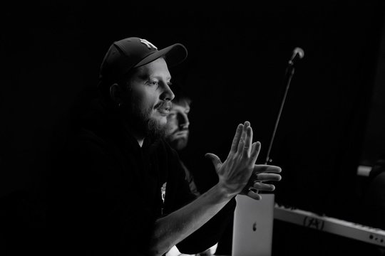 Muštynės Klaipėdos dramos teatre: E. Stancikas prisiminė ankstesnį su A. Areima susijusį konfliktą