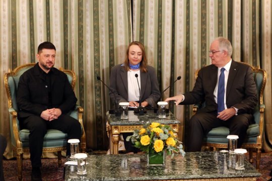 Energetikos infrastruktūrai tapus rusų taikiniu – V. Zelenskis ieško išeičių: žvilgsnis krypsta į Graikiją