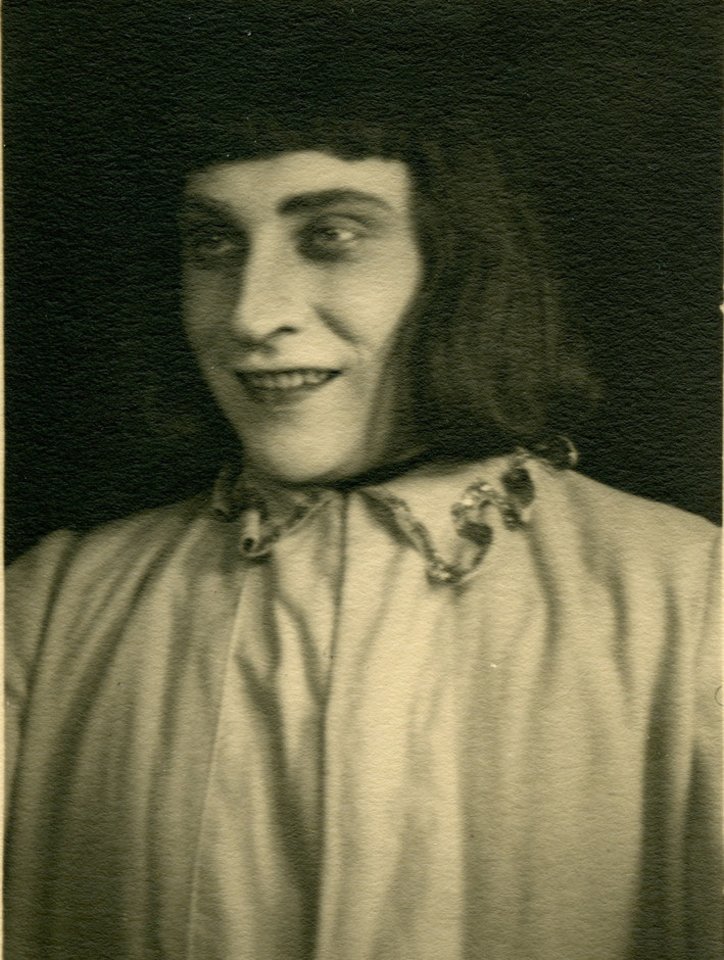 J.Rudzinskas – Brolis Šiaurys. Sofija Čiurlionienė-Kymantaitė, „Dvylika brolių juodvarnių“. Režisierius – Borisas Dauguvietis, dailininkas – Vytautas Palaima. Valstybės teatro Šiaulių skyrius. Premjera – 1933 01 18.