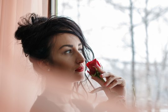 Pažįstamą iš mokyklos sutikusi Gitana buvo „apipilta“ raudonomis rožėmis: neįtarė, koks košmaras prasidės