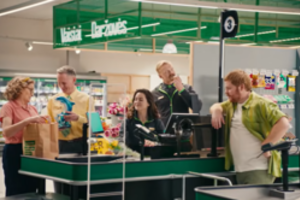 „Iki“ dovana „Parduotuvinio romano“ gerbėjams – kalėdinėje serijoje netikėtas V. Stakėno vaidmuo ir Adomui tekęs repo dvikovos su Remiu Retro iššūkis