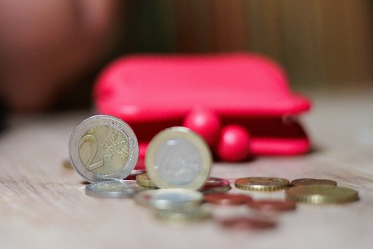 Kaupti, stabdyti ar atsiimti? II pensijų pakopos pasirinkimų skirtumai gali siekti dešimtis tūkstančių eurų