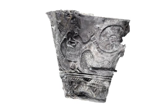 Nuostabi sidabrinė taurė demonstruoja seniausią žinomą pasaulio sukūrimo vaizdą