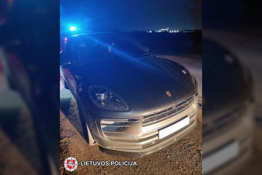 Marijampolės kriminalistai greitkelyje tarp Vilniaus ir Kauno sulaikė vogtą  „Porsche Macan S“