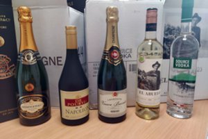 Prieš didžiąsias metų šventes – nelegalaus alkoholio antplūdis