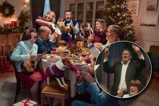 „Tele2“ kalėdinė kampanija kviečia mėgautis šurmuliu su savais: uždainavo ir Merūnas