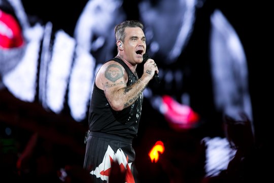 Žaibiškai prastėja Robbie Williamso regėjimas: kaltina svorio metimo preparatą