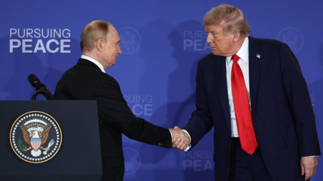 Tarp JAV ir Rusijos – slaptas planas dėl karo Ukrainoje užbaigimo: apima 28 punktus