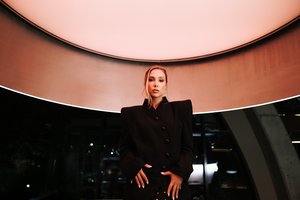 Paulina Paukštaitytė pristato naują singlą ir muzikinį klipą: filmavimas truko visą naktį