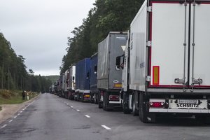 Sprendimo atidaryti sieną Baltarusijai negana: iškėlė sąlygą vežėjams
