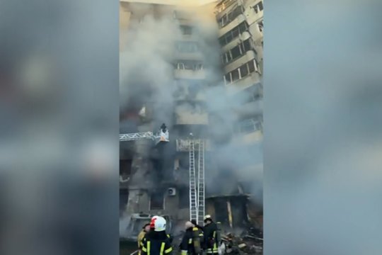 Rusams atakavus Ternopilį į dangų pakilo juodų dūmų debesis: žuvusiųjų skaičius išaugo iki 20