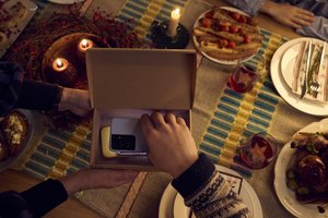 Kartu, bet atskirai: 40 proc. lietuvių siunčia žinutes kitam žmogui tame pačiame kambaryje