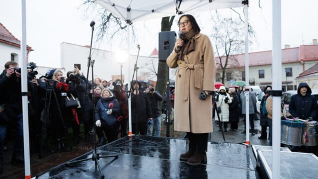 Įtūžę mokytojai atvirai demonstruoja nepasitenkinimą: nušvilpė R. Popovienę