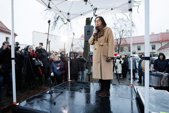 Įtūžę mokytojai atvirai demonstruoja nepasitenkinimą: nušvilpė R. Popovienę