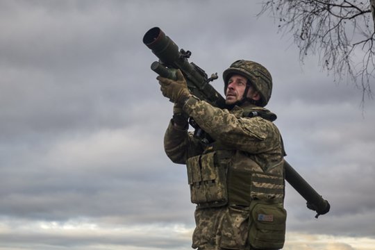 Ukrainiečių pratybos atskleidė svarbų NATO trūkumą: juokauja apie „Žalgirio vadovėlius“