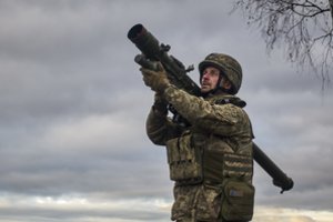 Ukrainiečių pratybos atskleidė svarbų NATO trūkumą: juokauja apie „Žalgirio vadovėlius“