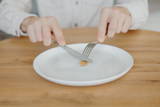 Iki švenčių bandysite greitai numesti svorio? Realus pavojus sveikatai