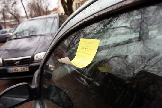Patarė, ką daryti norint pigiau parkuotis mokamose Vilniaus zonose: reikia atitikti vos dvi sąlygas