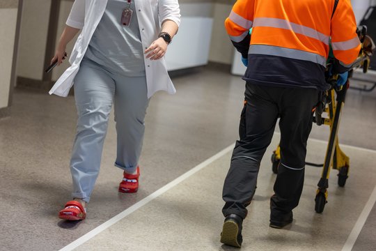 Gydytojai galės konsultuoti pacientus iš nutolusios darbo vietos