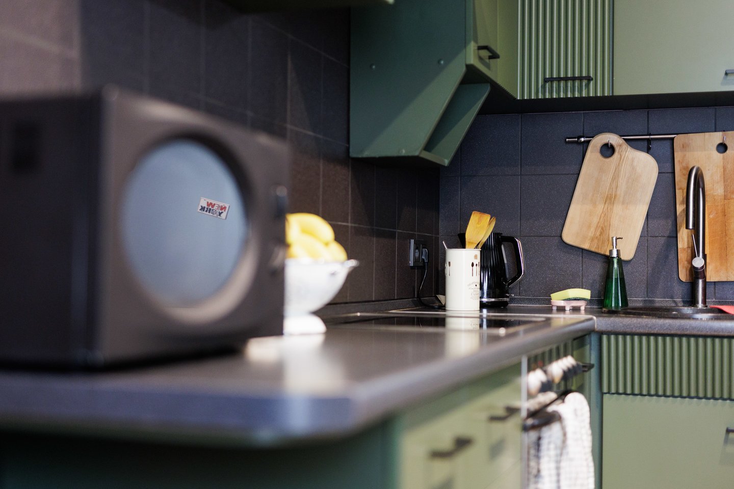 Vilnietė Vainora Blaškevičiūtė savo Instagram paskyroje „Senas_stalas“ dalinasi projektais – nuo senų baldų atnaujinimo iki visos erdvės transformacijos.<br>V. Skaraičio nuotr.