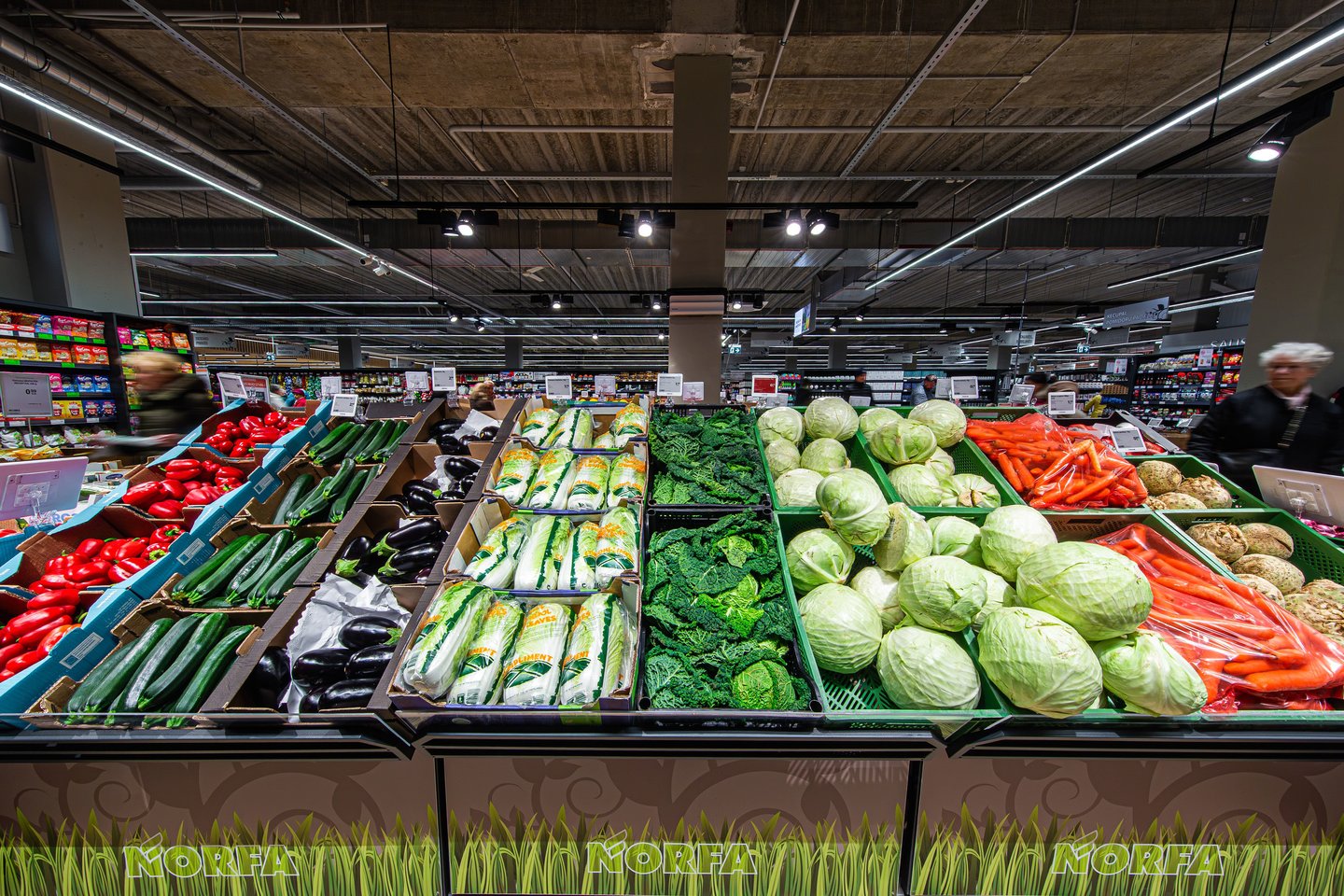 Šviežių vaisių ir daržovių skyriuje gausus asortimentas.<br> A.Srėbalienės nuotr.