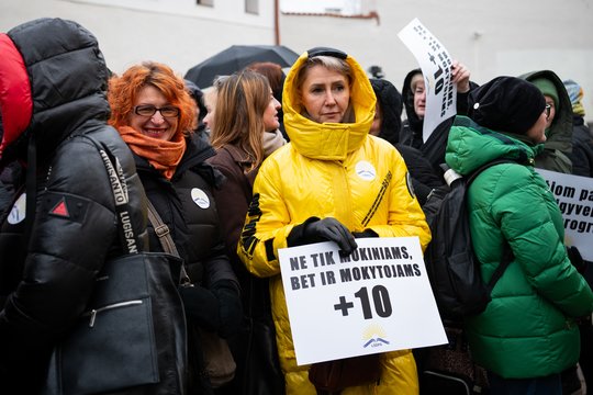 Valdžios pažadus mokytojams vadina manipuliacija: situacija absurdiška