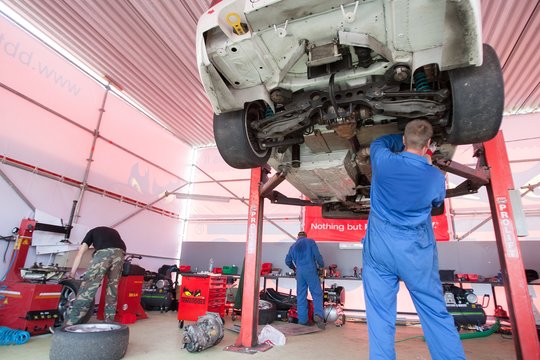 Teismas nubrėžė aiškią ribą: pirkėjui bus atlygintos išlaidos už paslėptų automobilio gedimų šalinimą