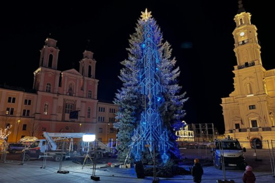 Belaukiant Kauno eglutės įžiebimo – priekaištai dėl puošybos detalės: „Atrodys niūriai“