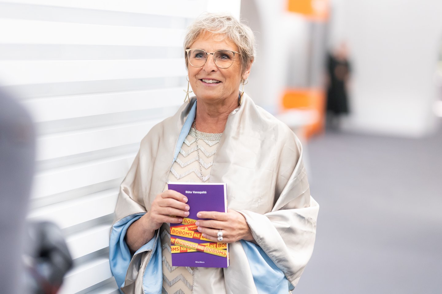 „Tai knyga, kaip užkariauti pasaulį ir save“, – taip naują, aštuntąjį kūrinį pristato rašytoja Rūta Vanagaitė.<br>MIKA photo nuotr.